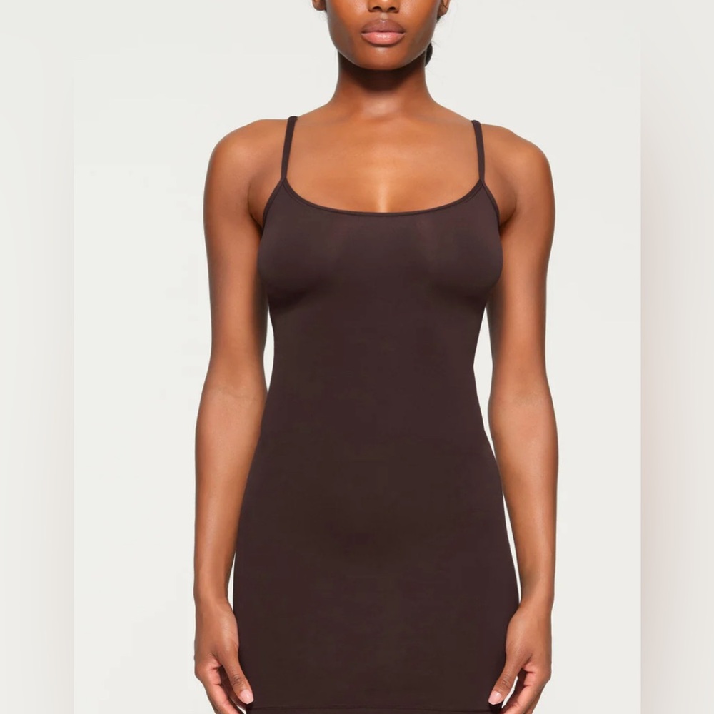 SKIMS KIM K. FITS EVERYBODY SLIP DRESS SIZE M COLOR ESPRESSO AP-SLP-0651 NWT